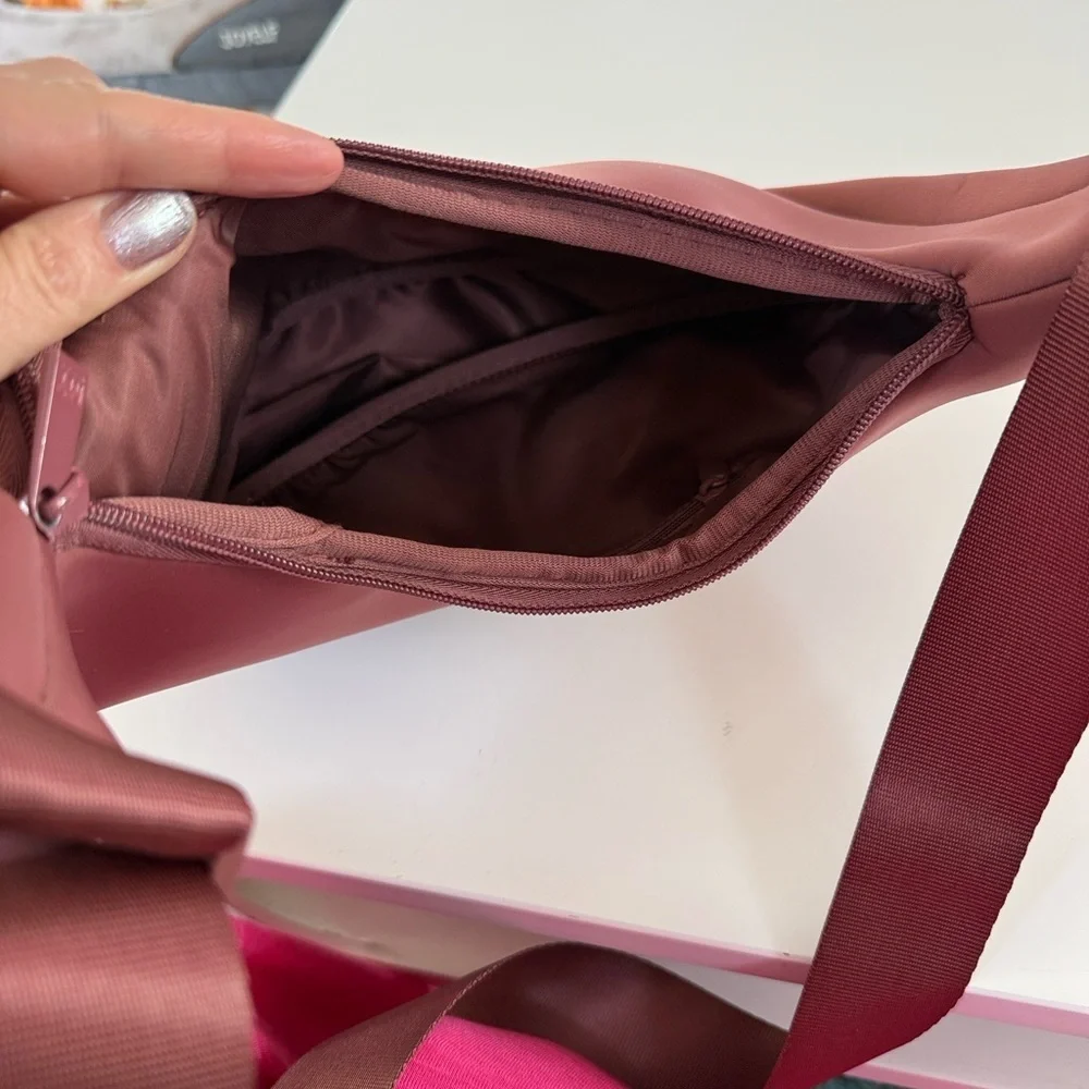 Chic Mauve Women's Hobo Bag
